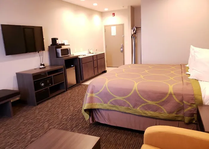 Super 8 By Wyndham St. Louis North