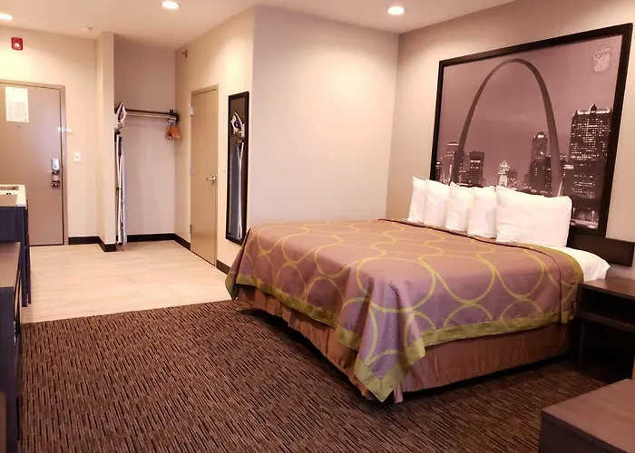 Super 8 By Wyndham St. Louis North