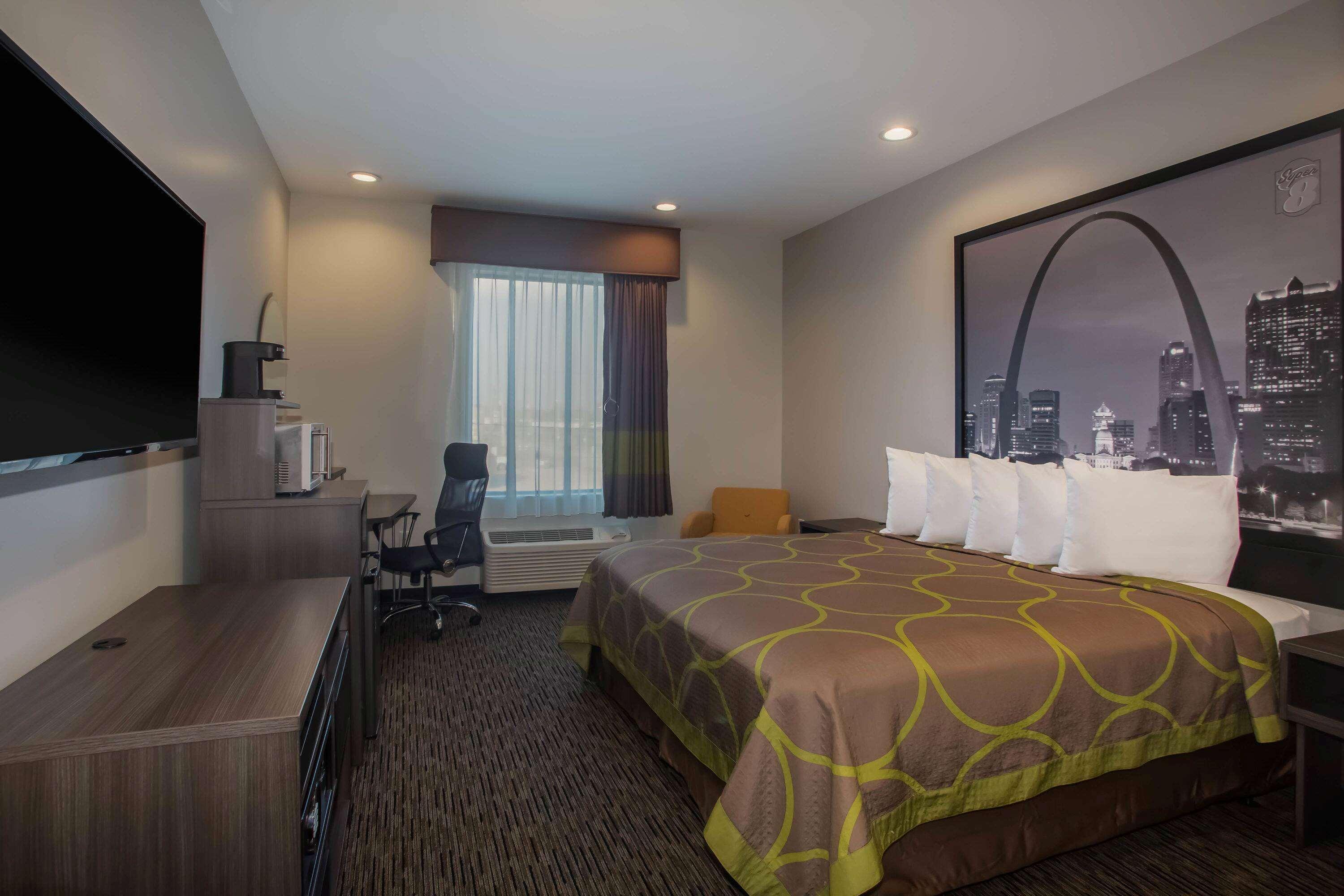 Super 8 By Wyndham North Saint Louis