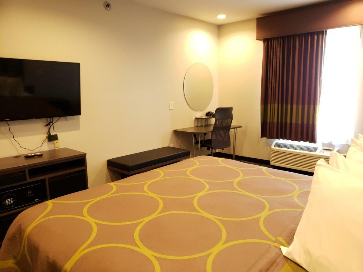 Super 8 By Wyndham North Hotel Saint Louis